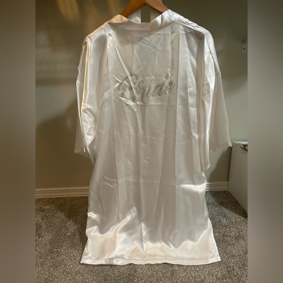 White satin "Bride" robe - Picture 2 of 4